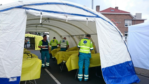 Medewerkers SORT in tent