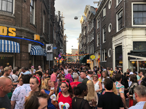 Straatfeest tijdens de Pride